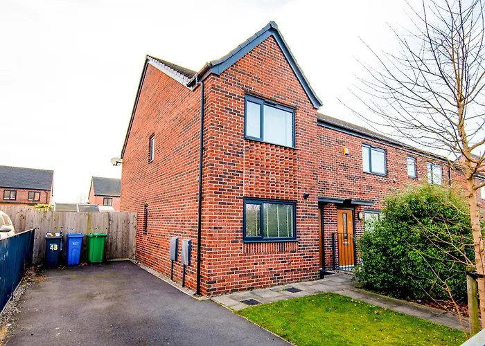 Cityside Deluxe Stay - 3 Bedroom House Great For Family With Free Parking & Garden