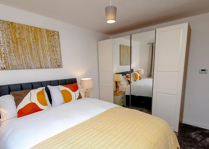 Cityside Deluxe Stay - 3 Bedroom House Great For Family With Free Parking & Garden