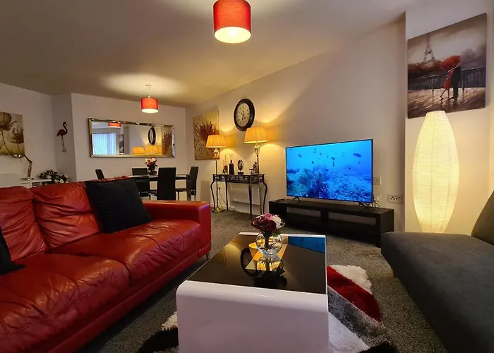 Cozy 2Bd & 1Ba City Centre Luxury With Free Parking